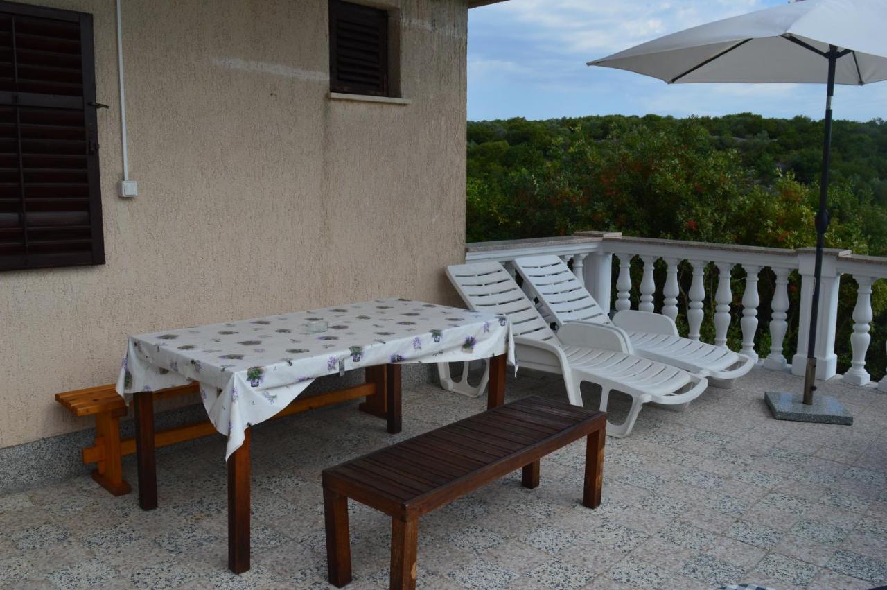 Rooms & Apartments Kvasic Krk Town Exterior photo