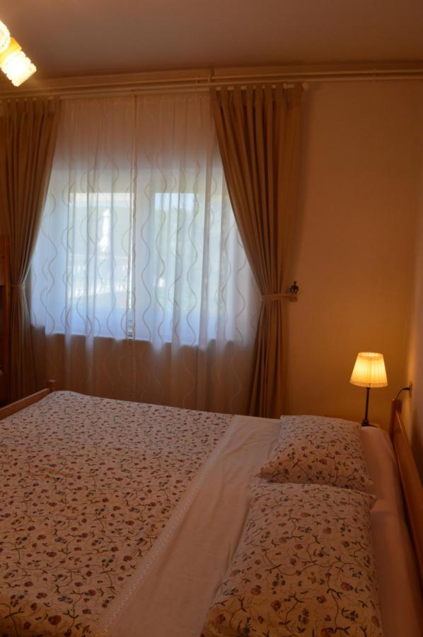 Rooms & Apartments Kvasic Krk Town Exterior photo
